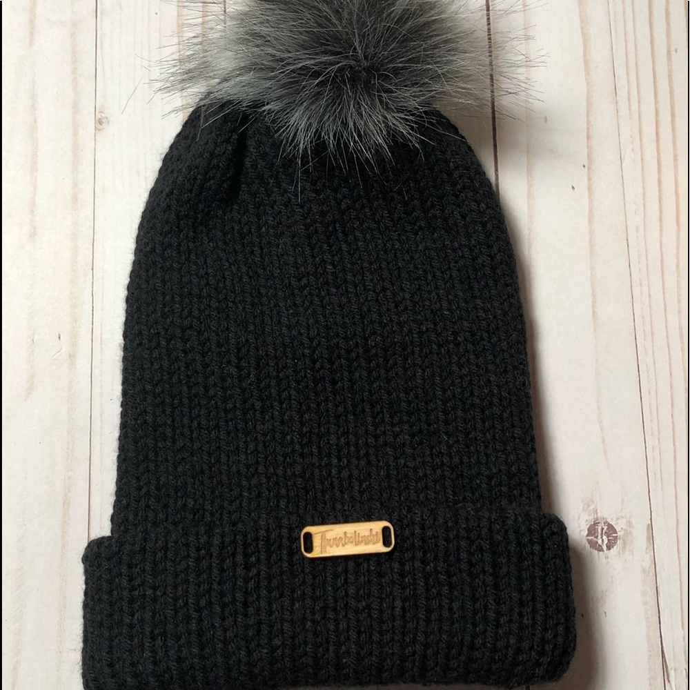 Women’s Black Pom Pom Beanie